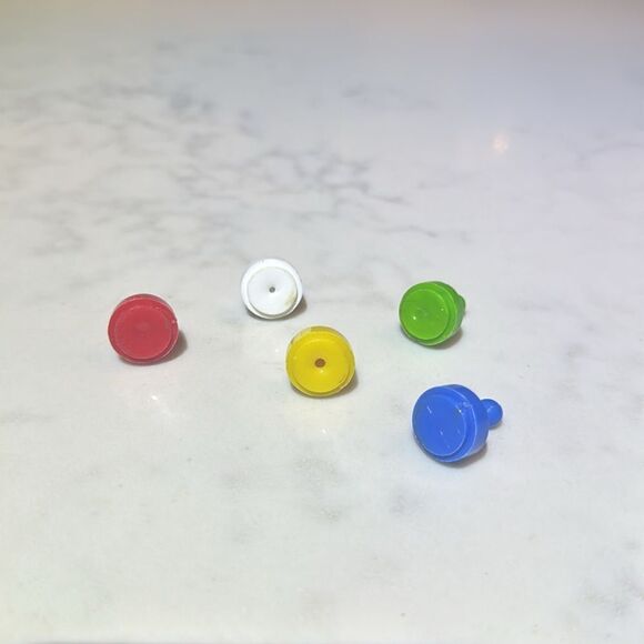 Vintage 1972 Clue Playing Pieces from Clue Parker Brothers Board Game - Picture 3 of 4